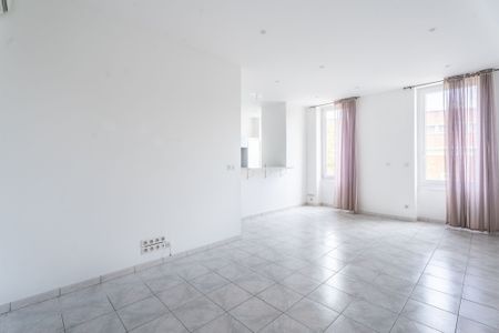 Appartement 3 pièces 69m2 MARSEILLE 3EME 880 euros - Photo 5