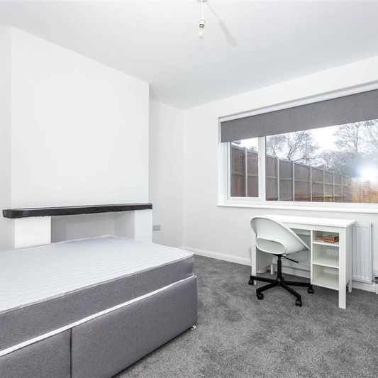 Cortis Avenue, Worthing - Photo 1