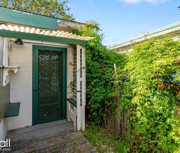 Character filled unit in good location - Photo 1