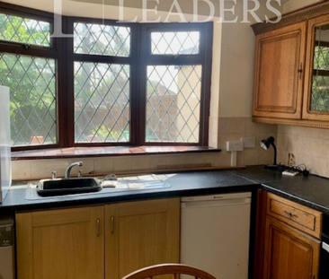 3 bedroom semi-detached house to rent - Photo 2