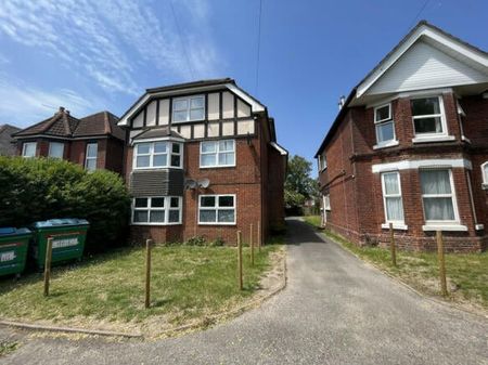 Winchester Road, Shirley - Photo 3