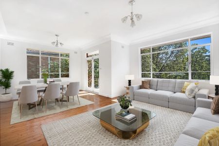 Bright and Spacious Family Home with Pool in Prime Pymble Cul-de-Sac - Photo 3