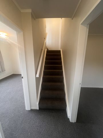 Executive Living in Newlands – Stunning Two-Bedroom Townhouse - Photo 5