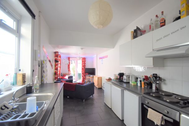 5 bedroom terraced house to rent - Photo 1