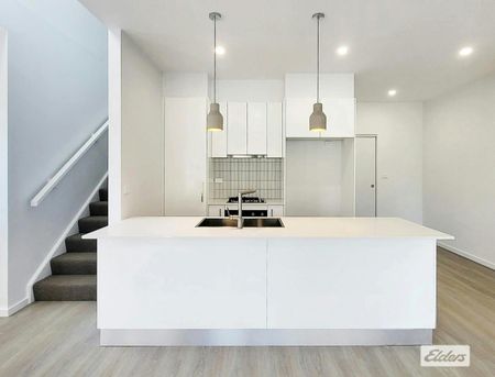 Modern Freestanding Townhouse - Photo 2