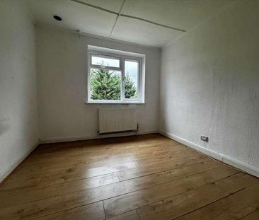 Rushden Gardens, Ilford, IG5 - Photo 2