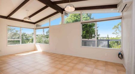 3 Bedroom in Double Westlake Zone! - Photo 3