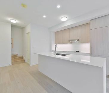 BRAND NEW 2+1 BDRM IN THE COVETED 'THE HILL' - RICHMOND HILL! - Photo 2