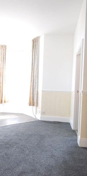 Bedsit to rent - Photo 1