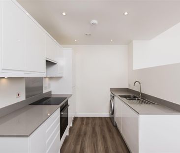 The Spire, 86 Coronation Avenue, Bath, BA2 - Photo 4