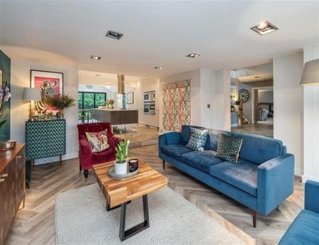 5 Bedroom Detached To Let - Photo 2