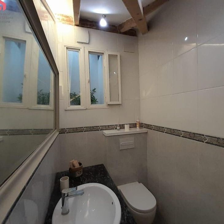 Barcelona Capital, Catalonia 08034 - Photo 1