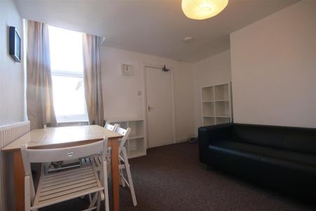 5 bedroom maisonette to rent - Photo 2