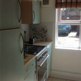 3 Bed - Louisa Close, London - Photo 1