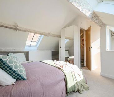 Offered to the market unfurnished for a Spring start date is The Ca... - Photo 3