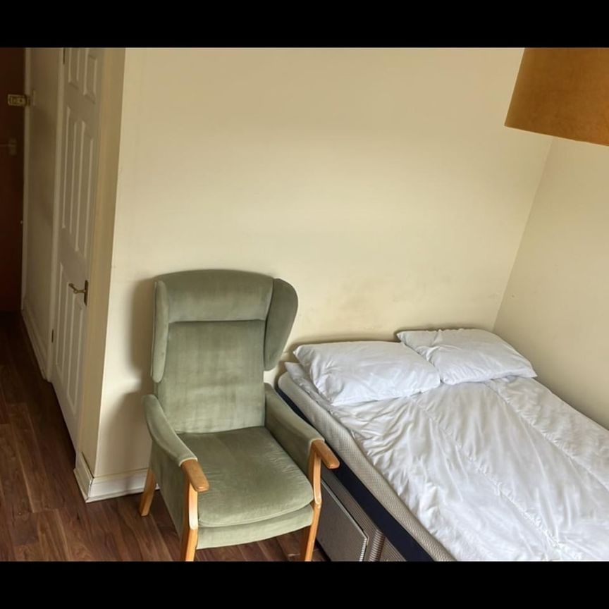 Room in a Shared House, Richville Road, SO16 - Photo 1