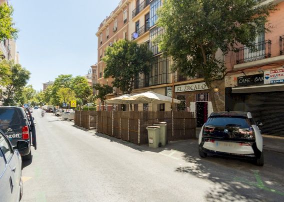 Beautiful modern room in Alejandro González, Madrid - Photo 1