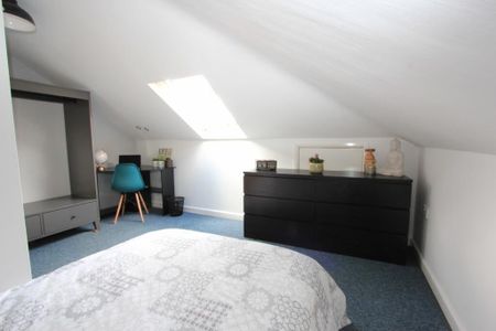 8 Bed Semi-Detached House, Heatherdeane Road, SO17 - Photo 5