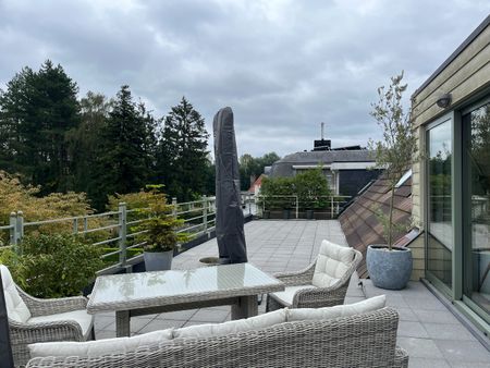 Prachtige instapklare "Loft" op 2de verdieping. Kelder en 2 staanplaatsen. Uitzonderlijke ligging in stukje natuur. Rustig wonen in hartje Mol. - Photo 4