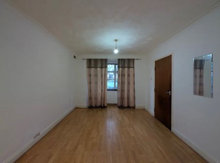 3 Bed Detached House, Normans Mead, NW10 - Photo 3