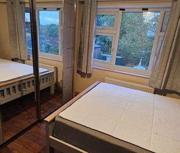 3 Bed Semi-Detached House, Upton Drive, NG5 - Photo 4