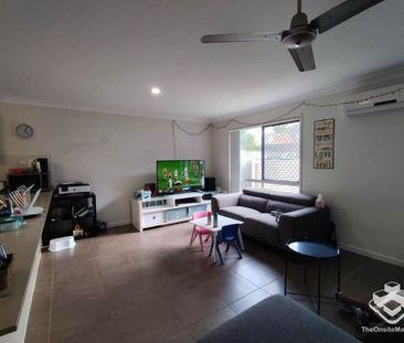 Master bedroom with private ensuite - Photo 1