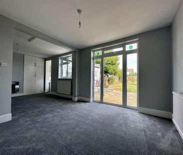 South Crescent, Southend On Sea, Essex, SS2 - Photo 2