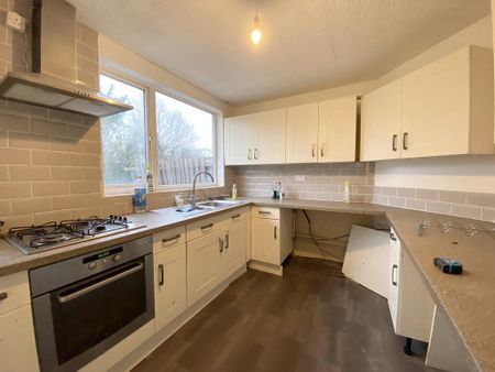 2 bedroom semi-detached house to rent - Photo 4