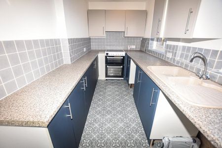 2 bedroom semi-detached house to rent - Photo 2