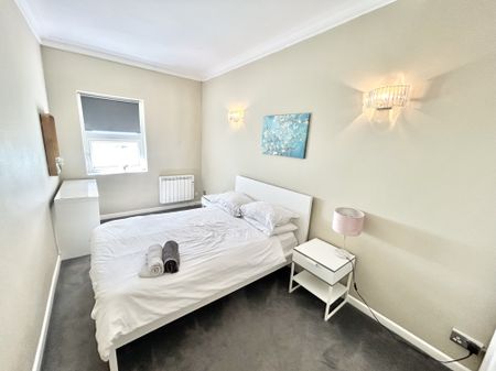 South Parade, Southsea - Photo 4