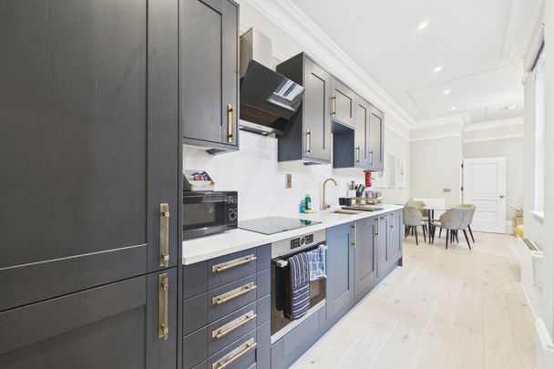 1 bedroom Flat in The Forbury, Reading - Photo 1