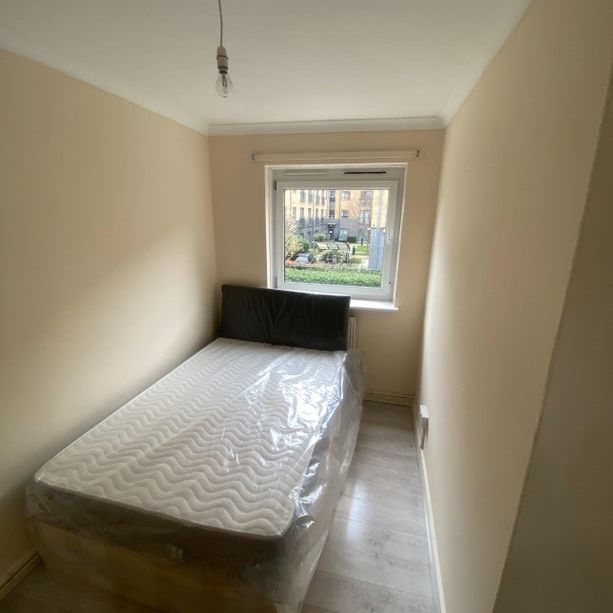 Room in a Shared Flat, William Guy Gardens, E3 - Photo 1
