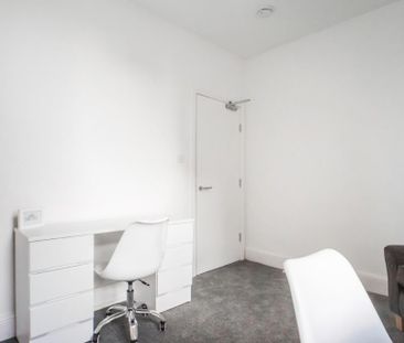 2 bedroom terraced house to rent - Photo 4