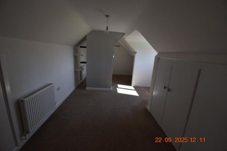 4 bedroom detached bungalow to rent - Photo 5