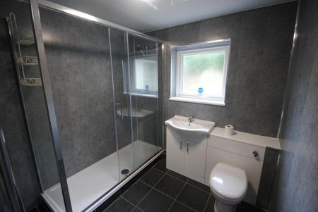 5 bedroom detached house to rent - Photo 4