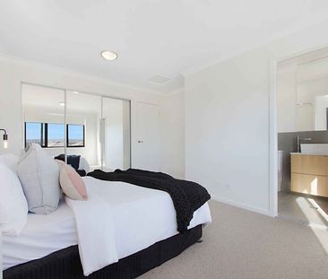 BRIGHT AND SPACIOUS FAMILY HOME !!! - Photo 5