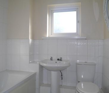 1 bedroom Flat To Let - Photo 2