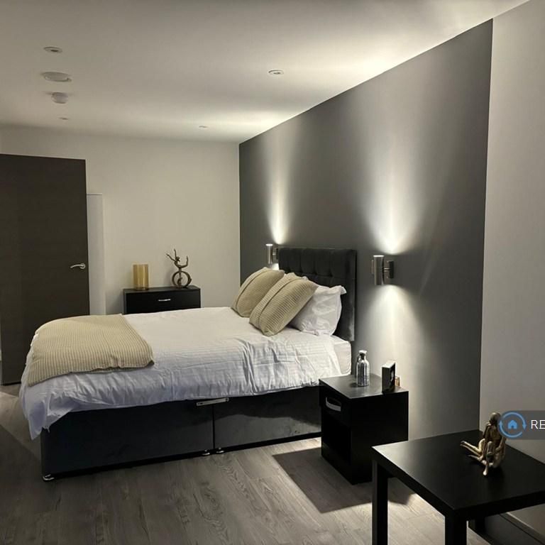 Studio to rent - Photo 1