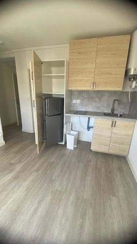 Location Appartement 1 pièce 16m² LYON 7ème - Photo 2