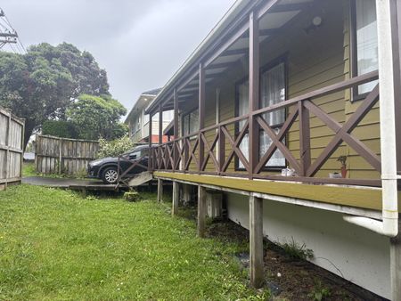 Tidy Family Home - Photo 2