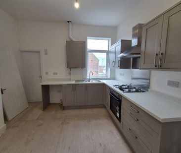 3 bedroom flat to rent - Photo 5