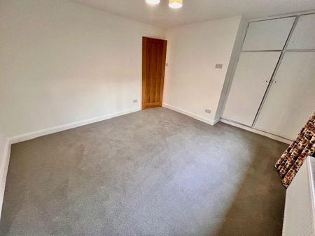 4 bedroom detached house to rent - Photo 3