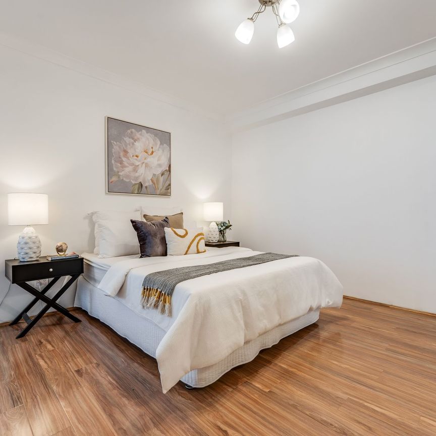 Modern One-Bedroom Apartment – Ideal Location & Lifestyle - Photo 1