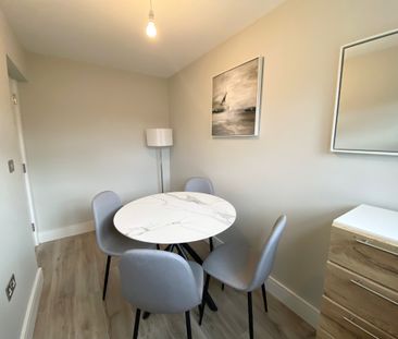 Three Bedroom Flat -TO LET- Pinner- HA5 - Photo 2