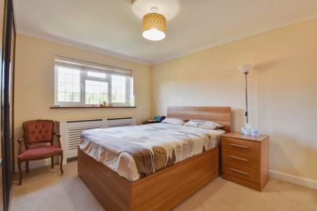 4 bedroom detached house to rent - Photo 4