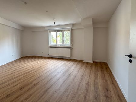 Frisch renovierte 2,5-Zi-Wohnung mitten im Rosenheimer Stadtzentrum! - Photo 4