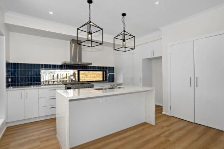 Modern and Stylish Townhouse - Photo 5