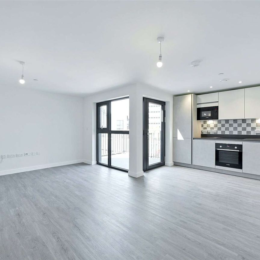 Exceptional Two-Bedroom Penthouse with Expansive Roof Terrace & Parking - Photo 1