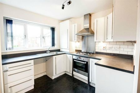 2 bed Terraced - To Let - Photo 5