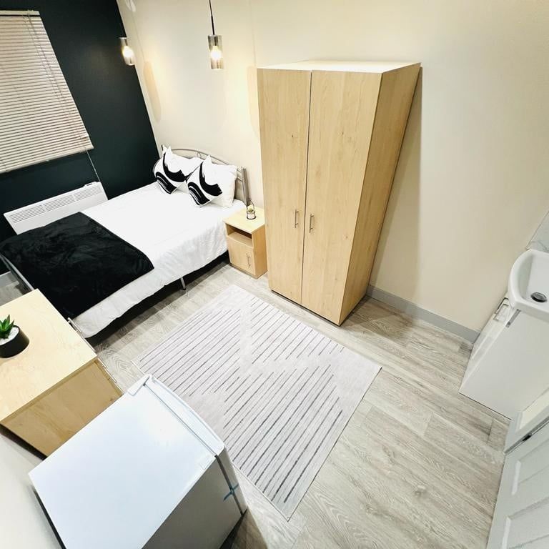 Room in a Shared Flat, Dunbar St, SE27 - Photo 1